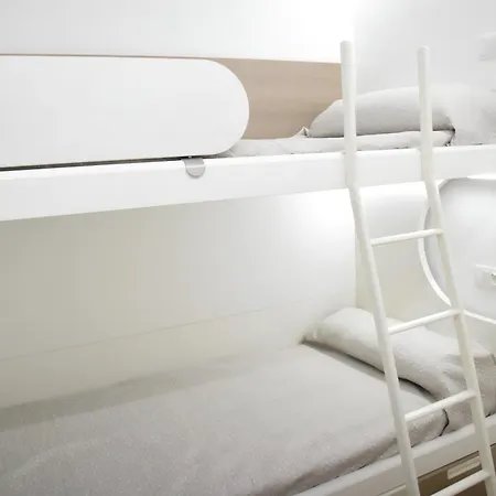 Nuevo En Totalmente Reformado Con Parking Privado דירה *